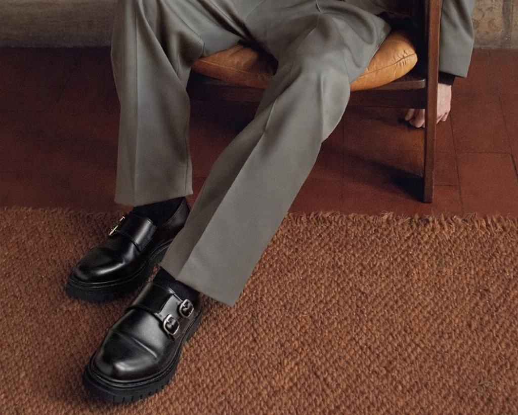 Zapatos de doble hebilla de cuero pulido para hombre