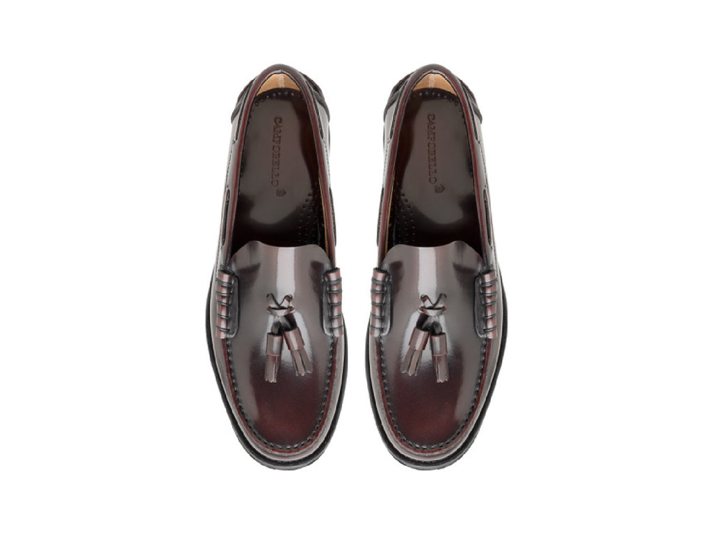 Herren-Slipper aus poliertem Leder mit Quasten