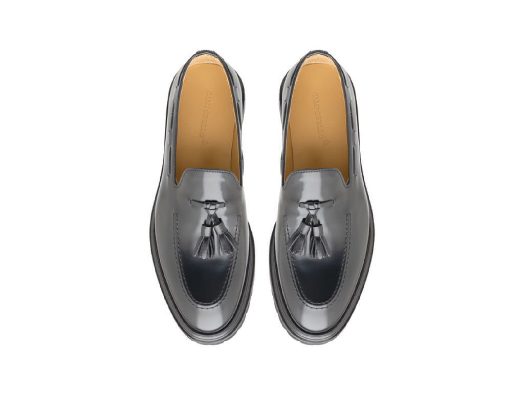 Herren-Slipper aus poliertem Leder mit Quasten