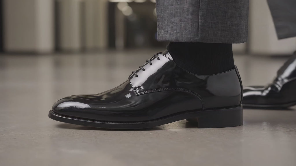 Herren-Schnürschuhe aus Lackleder